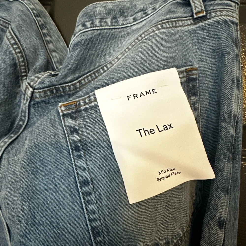Frame Denim Mid Rise Relaxed Flare - Picture 2 of 5